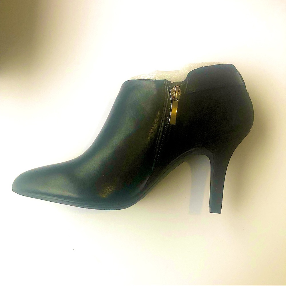 Essex Lane Nordstroms Jasmine Shootie Black Leather & Suede New in box